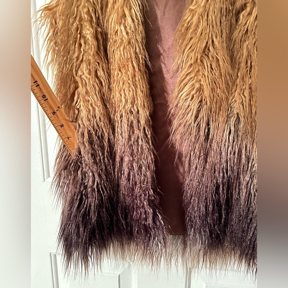 Ombré Shaggy Faux Fur Mob Wife Grunge Vest M Latte Gradient Boho Statement Layer - Picture 6 of 12